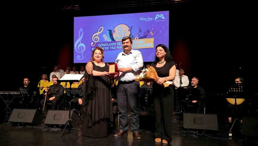 Mersin’deki Emeklilerden ’yaz Nağmeleri’ Konseri