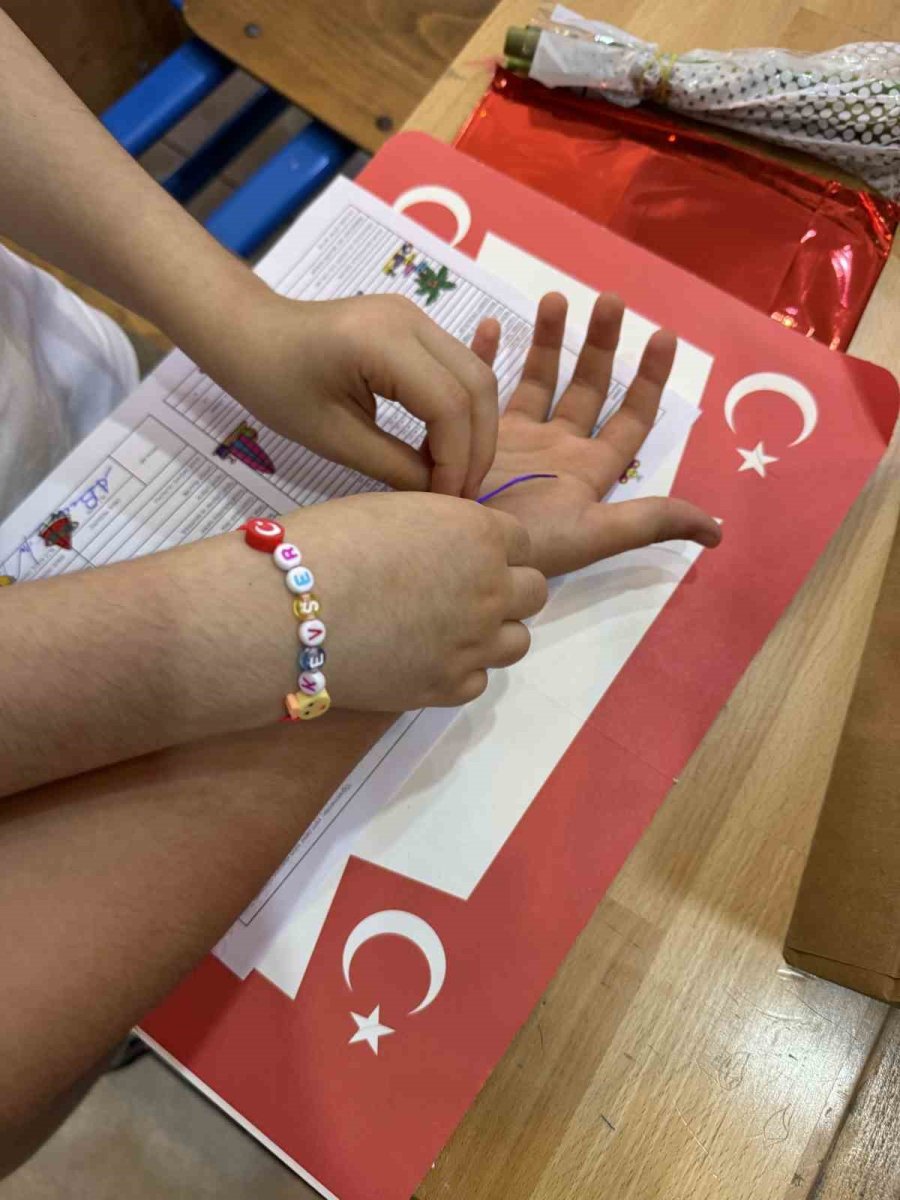 Mersin’de Öğrenciler Karne Heyecanı Yaşadı