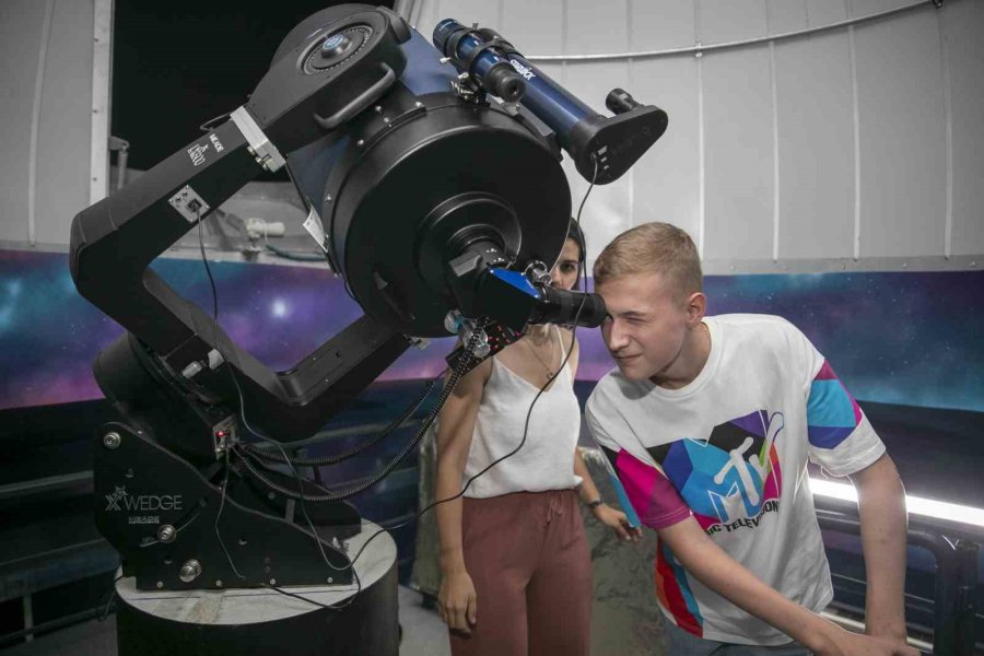 Gök Bilim Meraklıları, Ayın İlk Dördün Evresini Gözlemledi