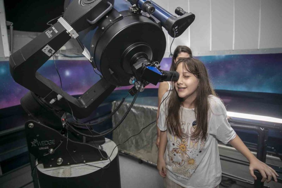 Gök Bilim Meraklıları, Ayın İlk Dördün Evresini Gözlemledi