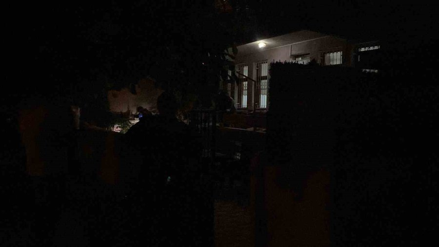 Evinin Balkonunda Silahlı Saldırıya Uğradı