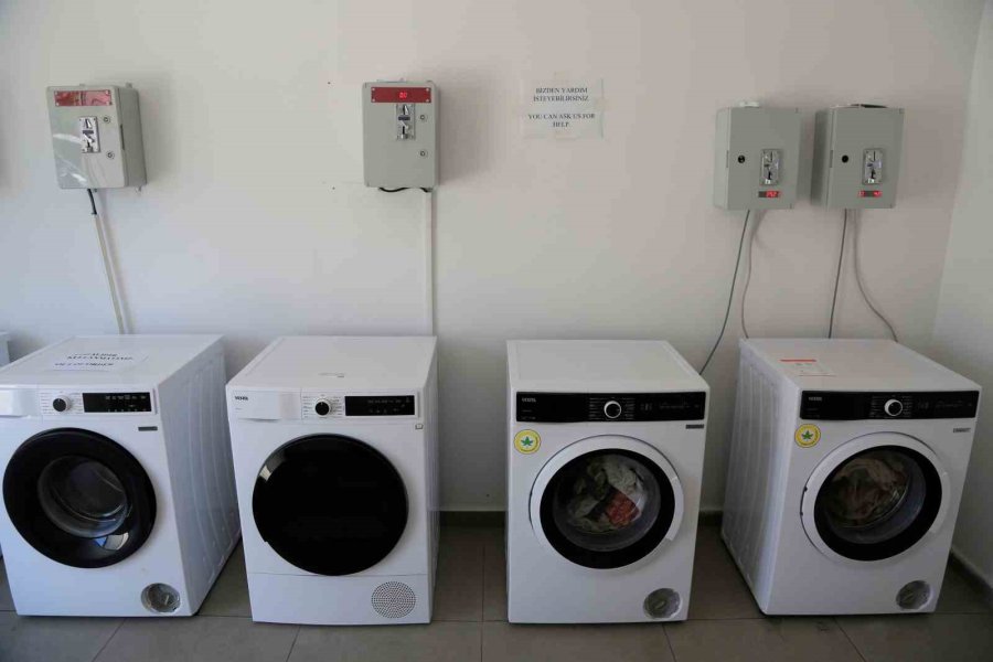 Lüks Otellerin Yerine Karavanı Tercih Ettiler, Bir Günlük Otel Ücreti İle Bir Ay Tatil Yapıyorlar