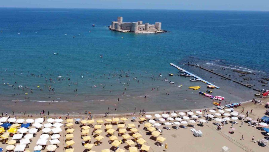 Tatilciler Mersin’e Akın Etti, Sahiller Doldu