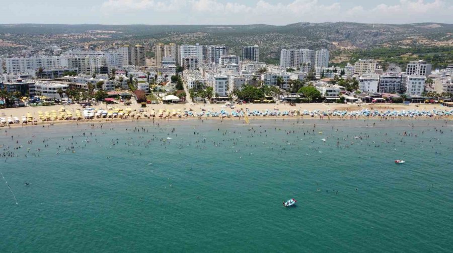 Tatilciler Mersin’e Akın Etti, Sahiller Doldu