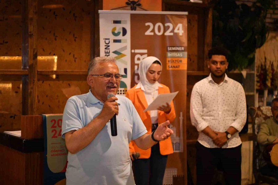 Başkan Büyükkılıç, Yabancı Uyruklu Öğrencilerin Bayram Ve Sertifika Sevincine Ortak Oldu