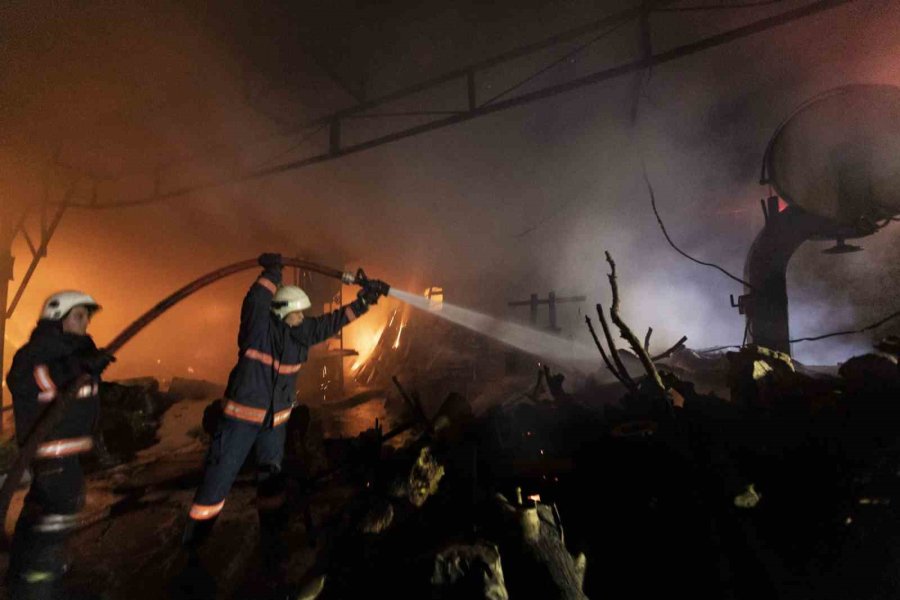 Mersin İtfaiyesi Sıcak Hava Nedeniyle Çıkabilecek Yangınlara Karşı Uyarıda Bulundu