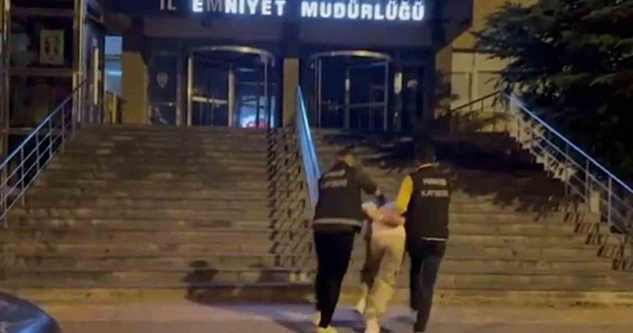 Getirdiği Uyuşturucuyu Satamadan Yakalandı