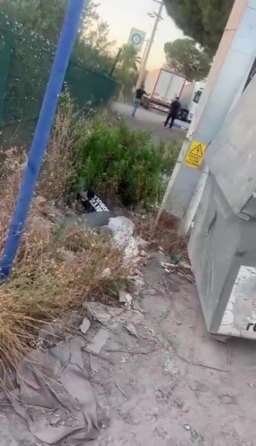 Eski Eşini Boğazından Bıçaklayıp, Ölene Kadar Başında Bekledi