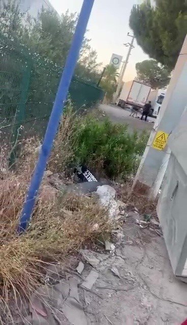 Eski Eşini Boğazından Bıçaklayıp, Ölene Kadar Başında Bekledi