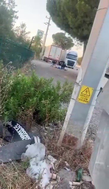 Eski Eşini Boğazından Bıçaklayıp, Ölene Kadar Başında Bekledi