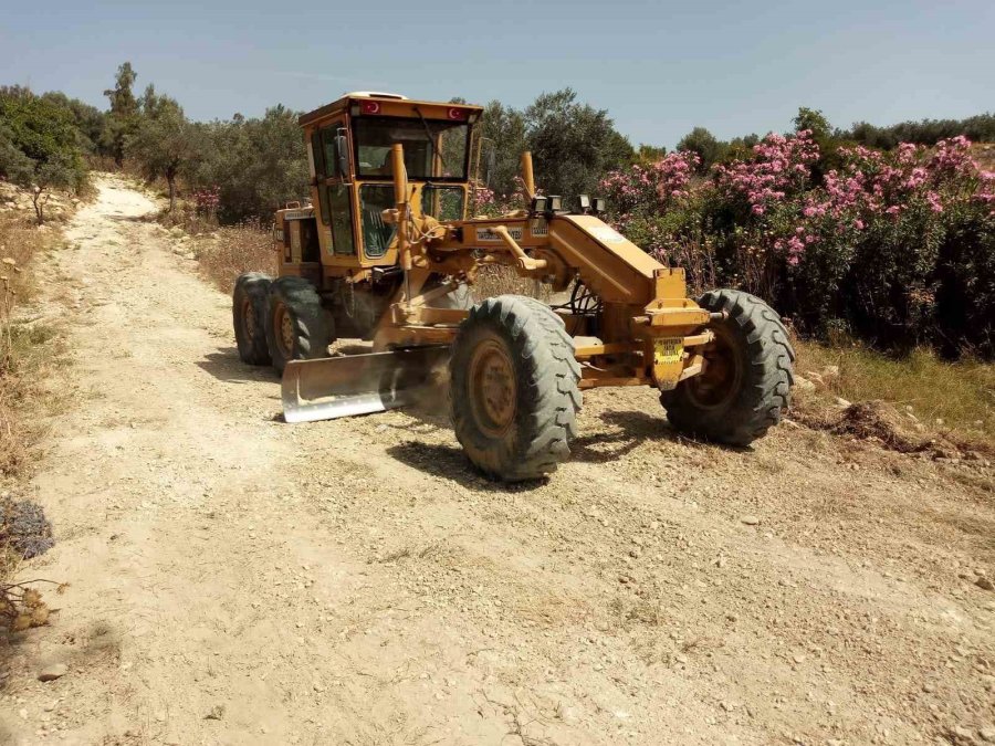 Tarsus’ta Köy Yolları Yenileniyor
