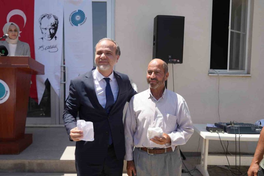 Niğde’de Bal Üreticilerine Damızlık Ana Arı Dağıtıldı