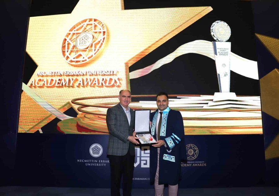 Neü’nün Yıldızları Ödül Gecesinde Parladı