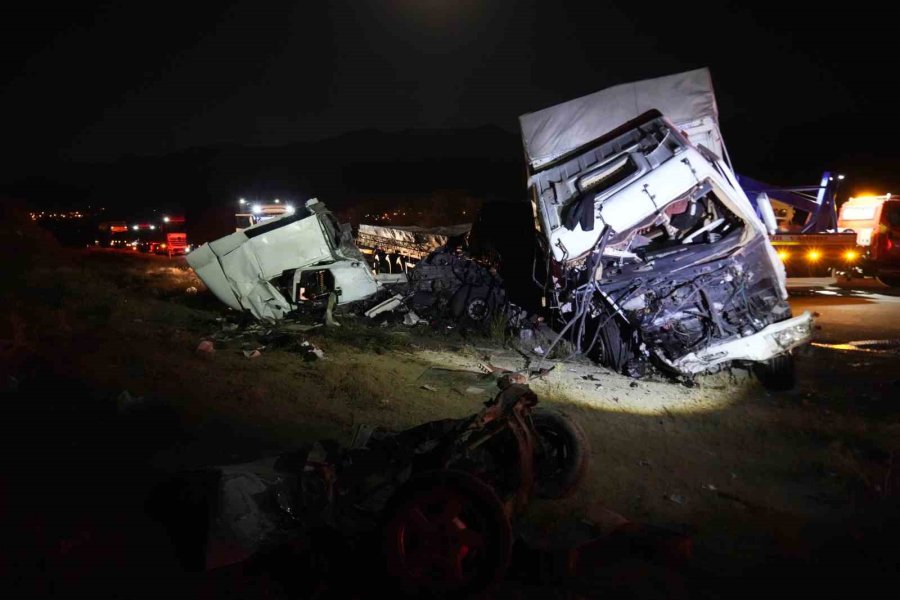 Niğde’de Zincirleme Trafik Kazası: 3 Ölü, 4 Yaralı