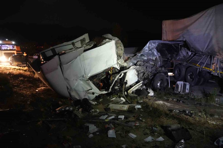 Niğde’de Zincirleme Trafik Kazası: 3 Ölü, 4 Yaralı