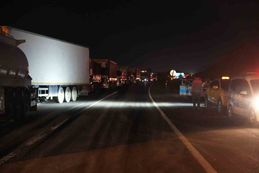 Niğde’de Zincirleme Trafik Kazası: 3 Ölü, 4 Yaralı