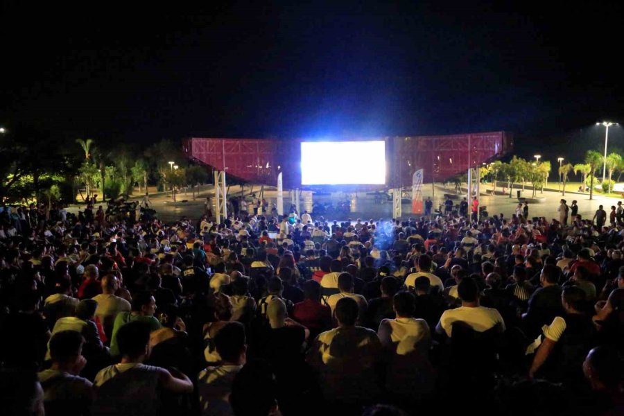 Antalya’da Milli Sevinç