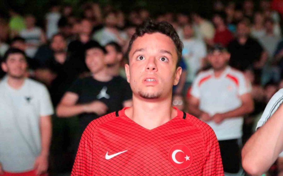 Antalya’da Milli Sevinç