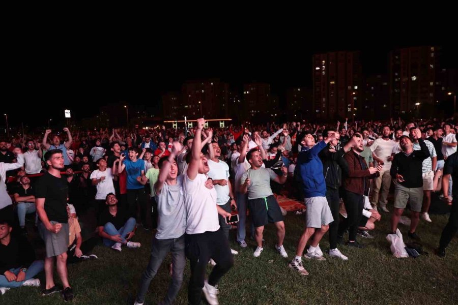 Kayseri’de Milli Takım Coşkusu