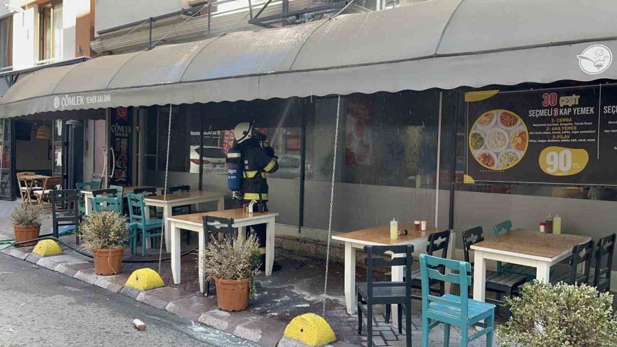 Lokantanın Bacasında Çıkan Yangın Paniğe Sebep Oldu