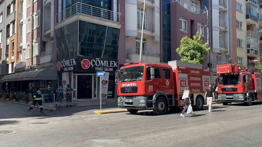 Lokantanın Bacasında Çıkan Yangın Paniğe Sebep Oldu