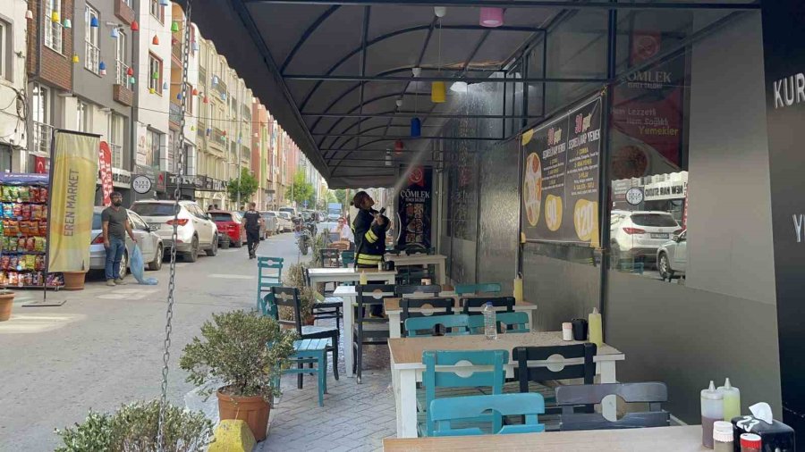 Lokantanın Bacasında Çıkan Yangın Paniğe Sebep Oldu