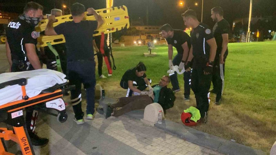 Otomobile Çarpmamak İçin Manevra Yapan Motosikletli Yaralandı