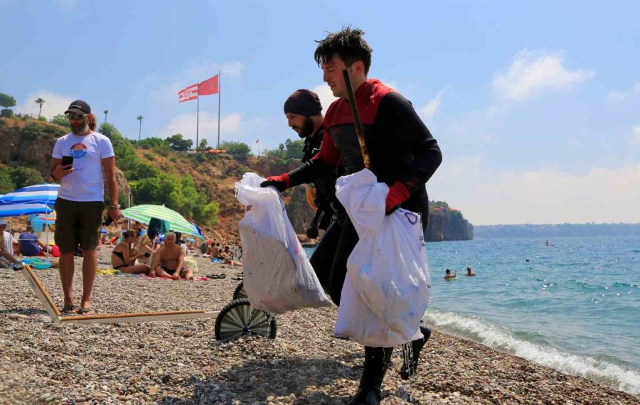 Dünyaca Ünlü Sahilden Günlük 60 Ton Atık Toplanıyor