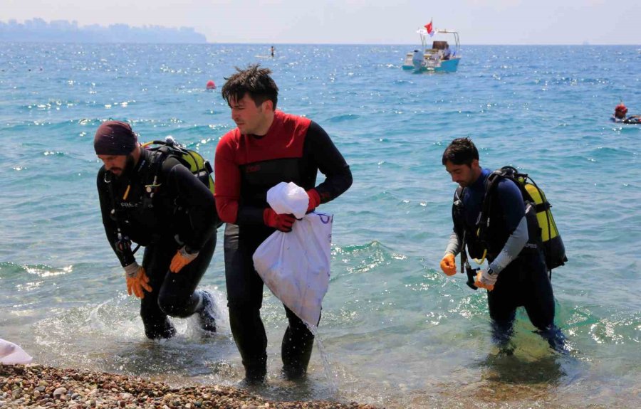 Dünyaca Ünlü Sahilden Günlük 60 Ton Atık Toplanıyor