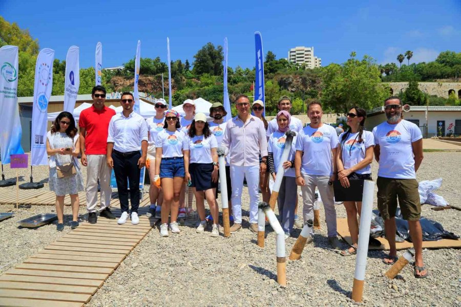 Dünyaca Ünlü Sahilden Günlük 60 Ton Atık Toplanıyor