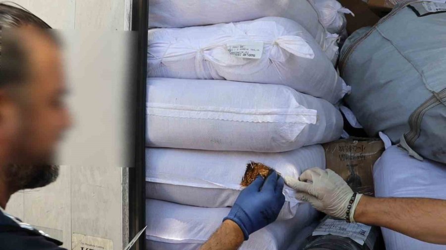 Tırlarla Kaçak Tütün Ve Sigara Sevkiyatına Jandarma Darbesi