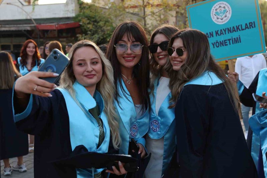 Alkü’de Mezuniyet Heyecanı