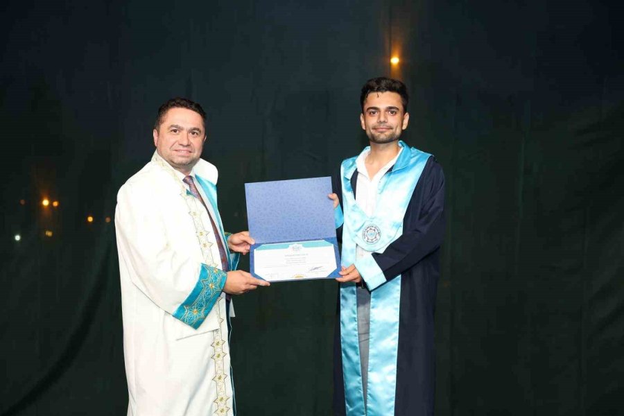 Alkü’de Mezuniyet Heyecanı