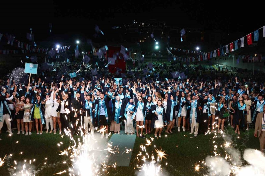 Alkü’de Mezuniyet Heyecanı