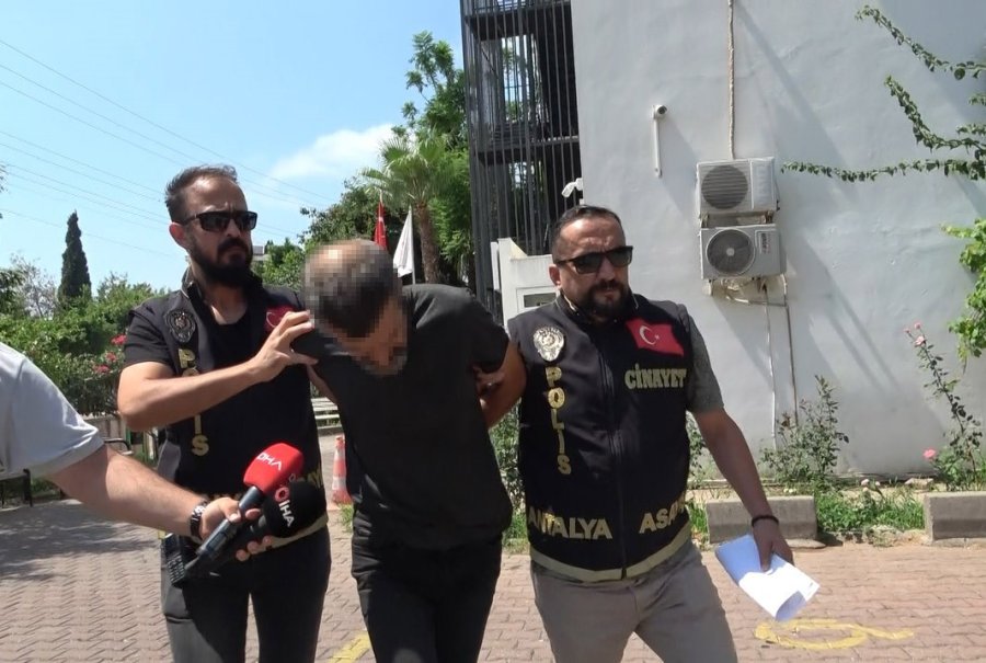 Şişede Durduğu Gibi Durmadı: Arkadaşını Bıçaklayarak Öldürdü, Tahrayla Da Başkasını Yaraladı, ’ben Değil İçki Yaptı’ Dedi