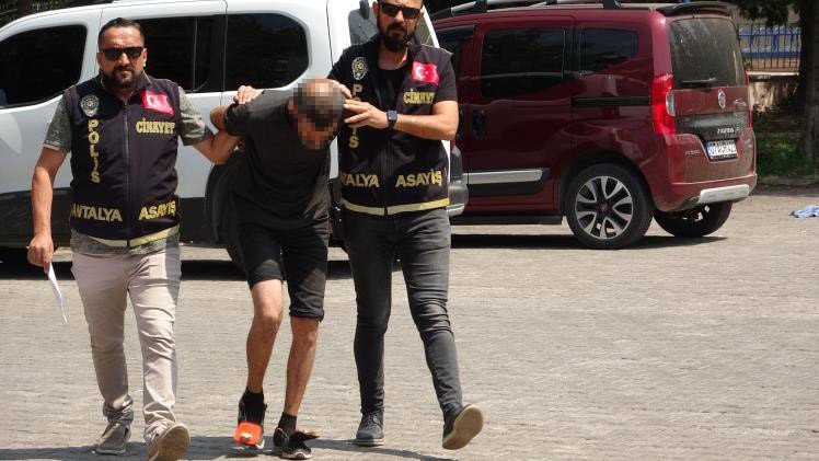 Şişede Durduğu Gibi Durmadı: Arkadaşını Bıçaklayarak Öldürdü, Tahrayla Da Başkasını Yaraladı, ’ben Değil İçki Yaptı’ Dedi