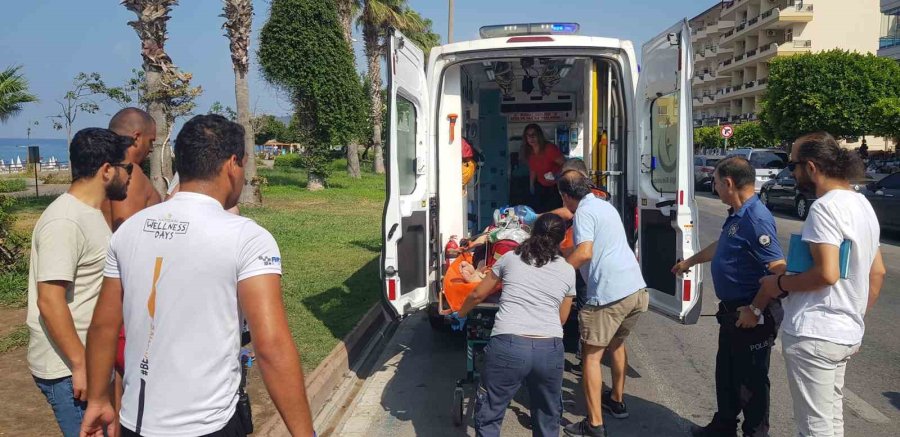 Denizde Boğulma Tehlikesi Geçiren Adam Kalp Masajı Ve Elektro Şokla Hayata Döndürüldü