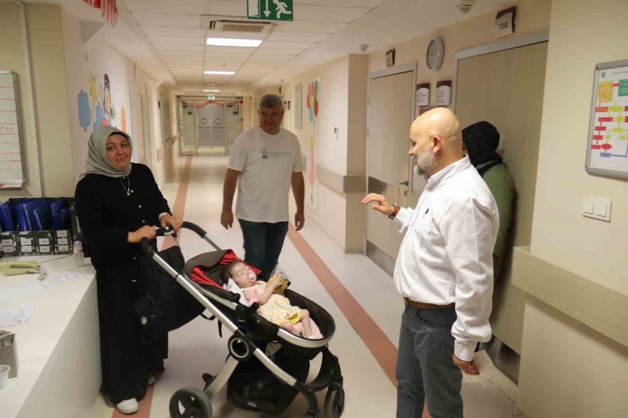 Doğduktan 1 Gün Sonra Ameliyata Alınan Bebek Sağlığına Kavuştu
