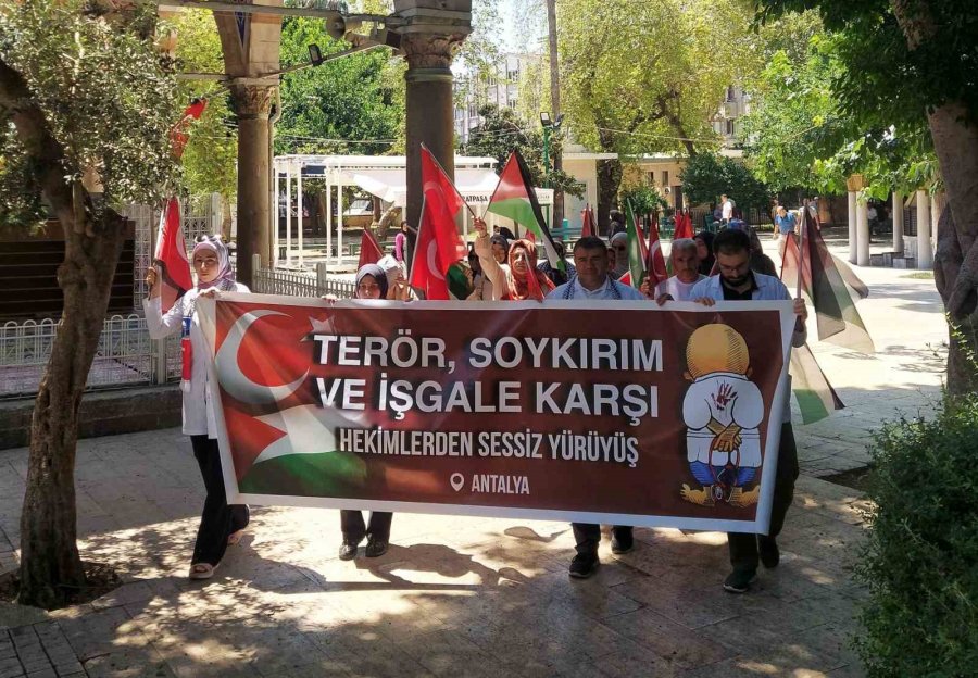 Antalya’da Hekimler 33 Haftadır Gazze İçin Eylemde