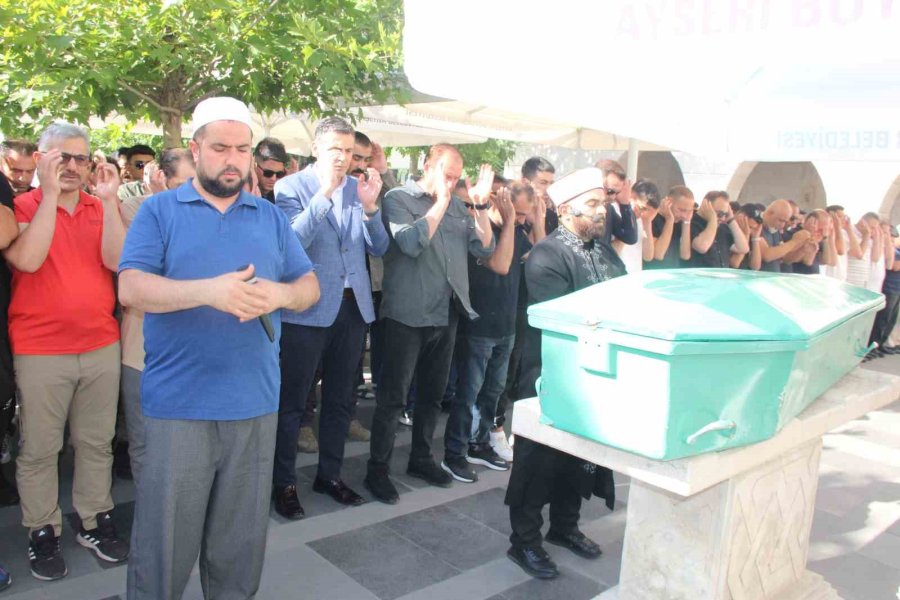 Kazada Hayatını Kaybeden Antrenör Toprağa Verildi