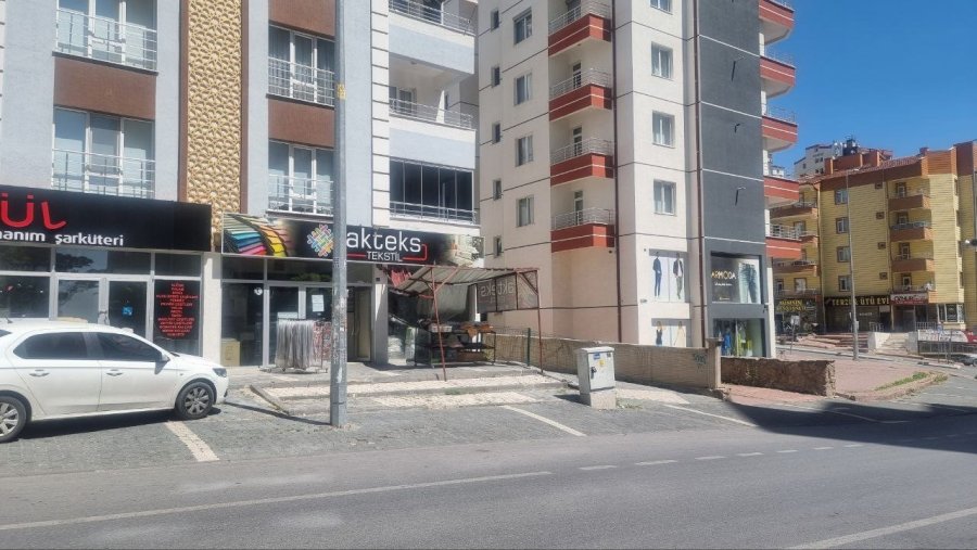 Kayseri’de 6. Kattan Düşen Gencin Burnu Bile Kanamadı