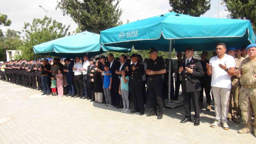 Mersin’de Trafik Kazasında Hayatını Kaybeden Uzman Çavuş İçin Askeri Tören Düzenlendi