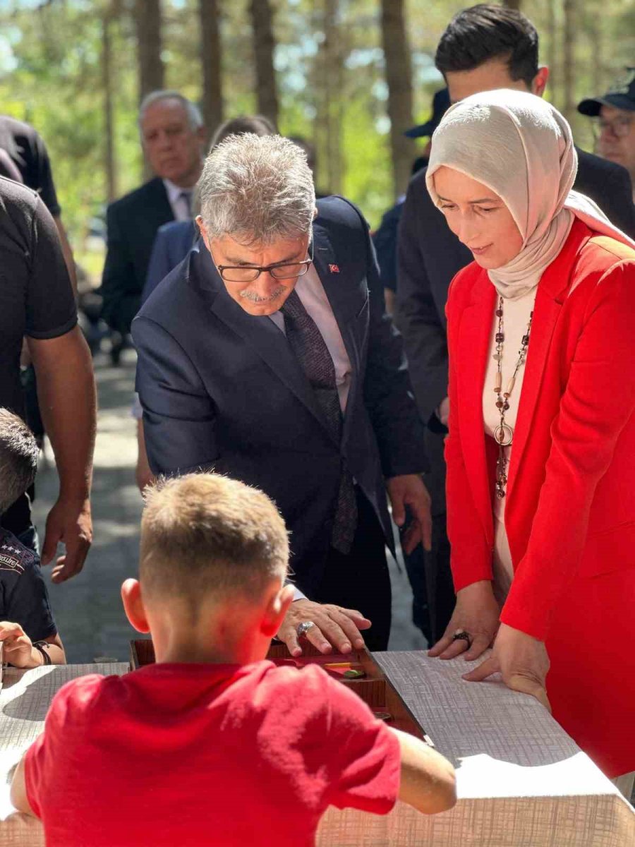 Niğde’de 61 Çocuk Koruyucu Aile İle Sevgisiyle Büyüyor