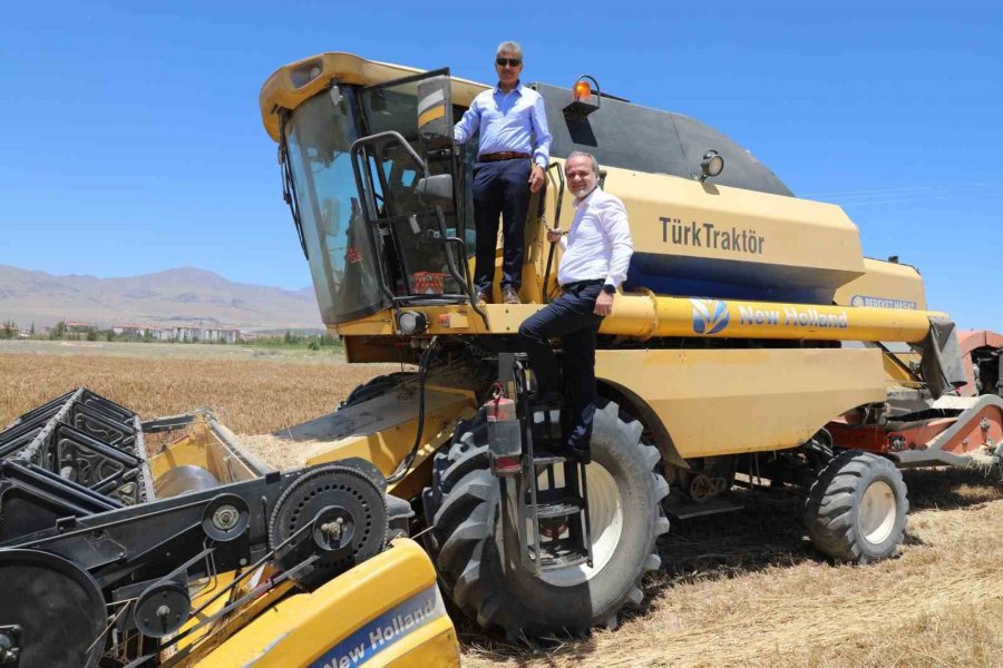 Üniversitenin Tarım Arazilerinde Buğday Hasadı Başladı