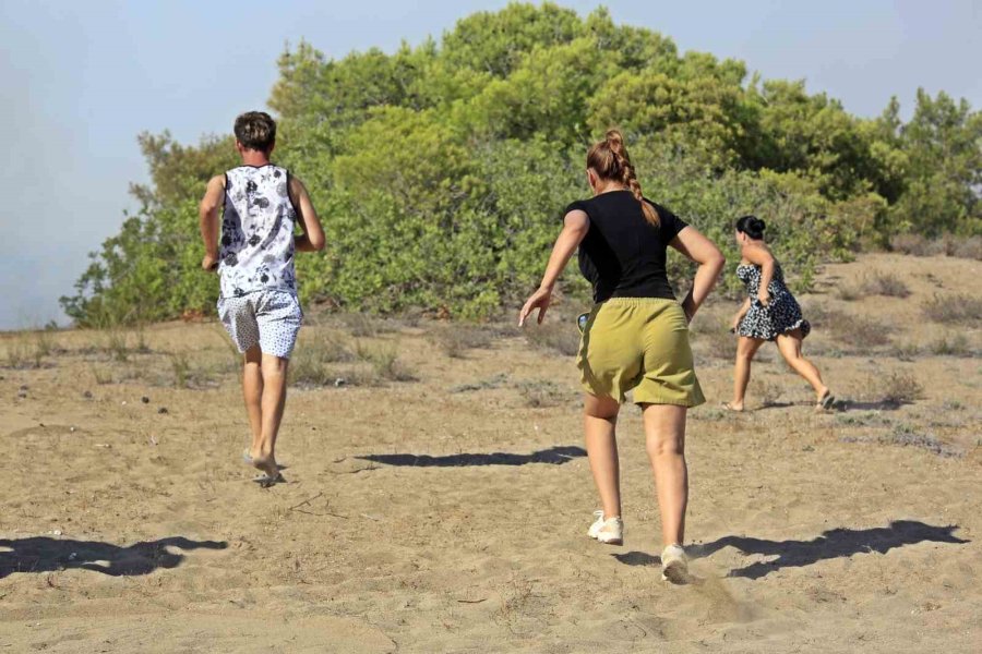 Antalya’daki Orman Yangınına 3 Saattir Müdahale Sürüyor