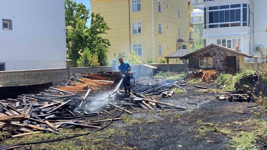Patlayan Boya Tüpünün Çıkardığı Yangın Kamerada
