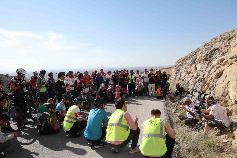 Kazada Hayatını Kaybeden Bisikletçi İçin Pedal Çevirdiler