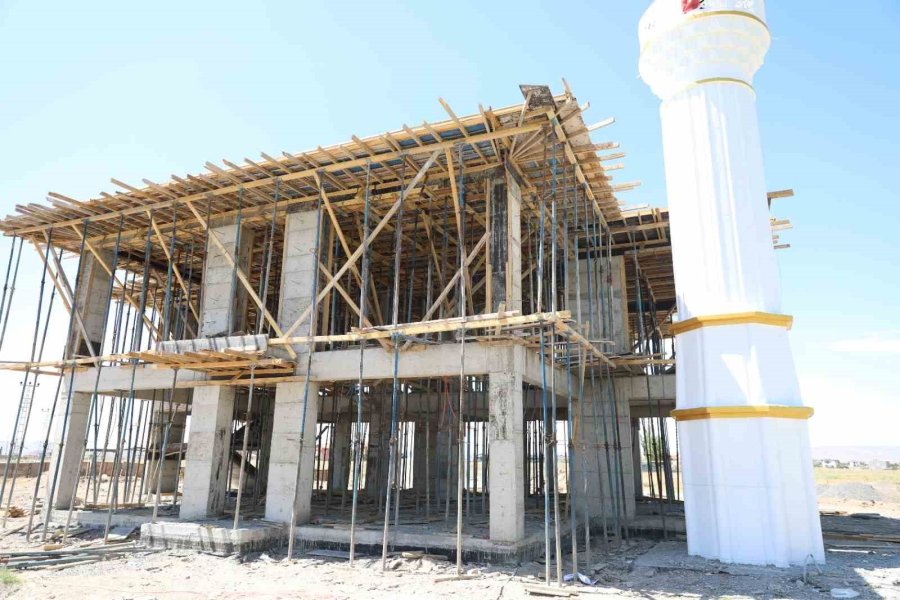 Yunus Emre Cami Hızla Yükseliyor