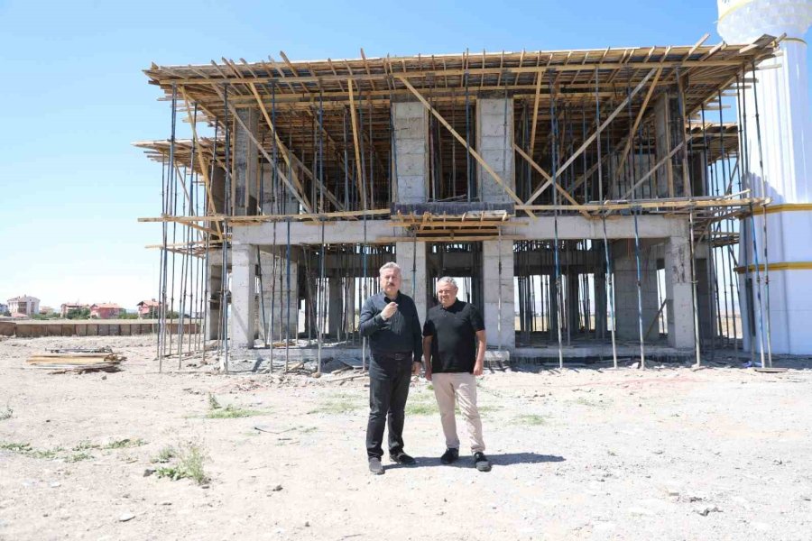 Yunus Emre Cami Hızla Yükseliyor