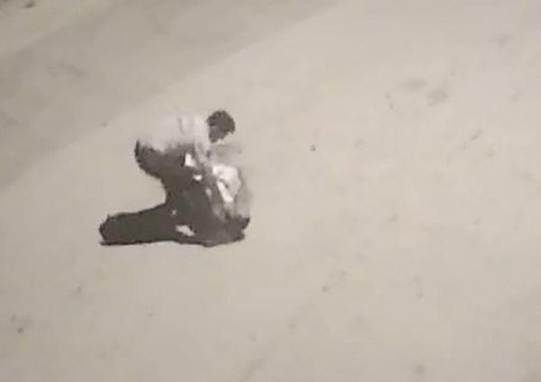 Site Güvenlikçisi Daire Sahibini Öldürdü: O Anlar Kameraya Yansıdı